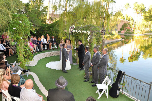 Tips on How to Plan a Large Las Vegas Wedding
