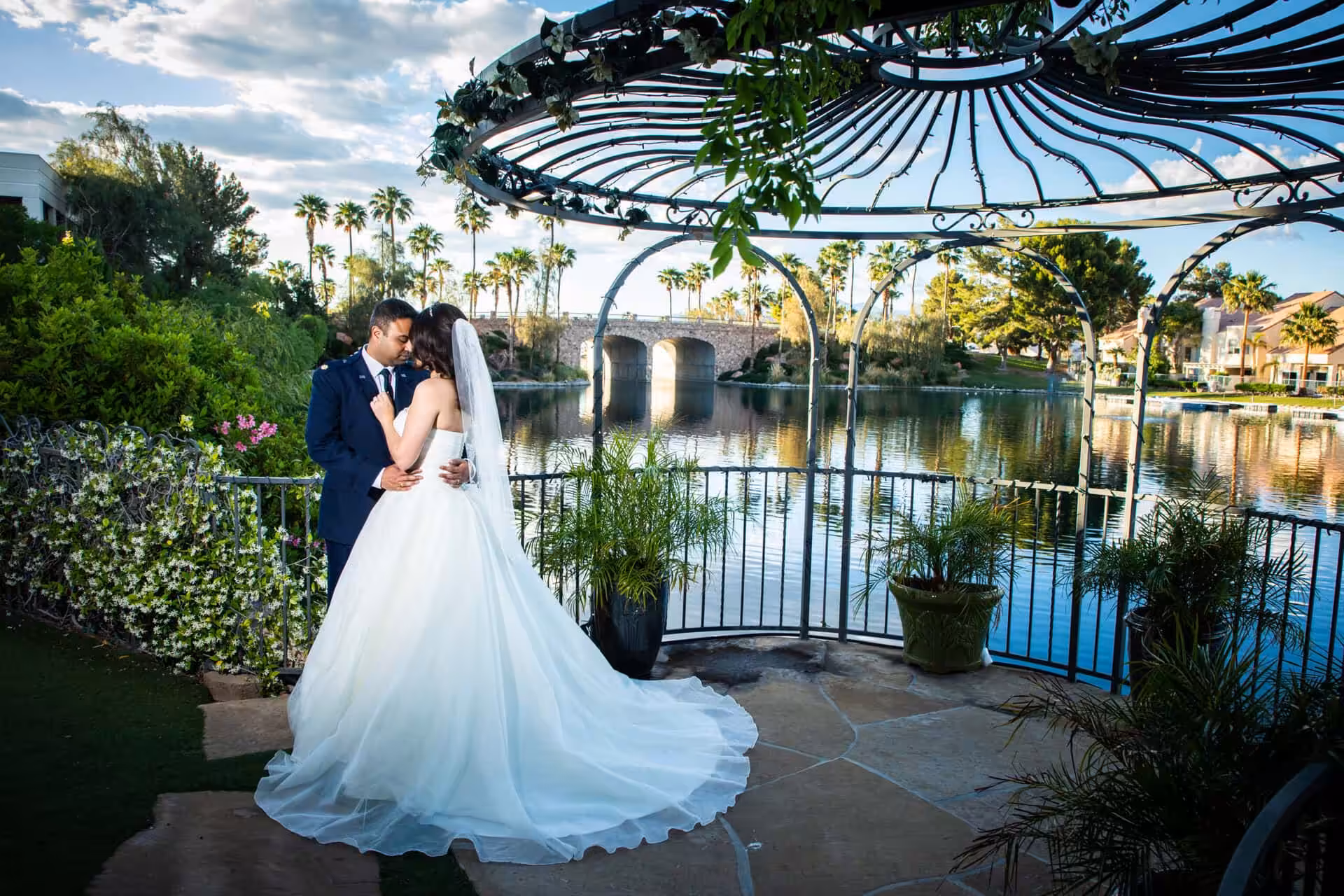 Lakeside Swan Garden in Vegas